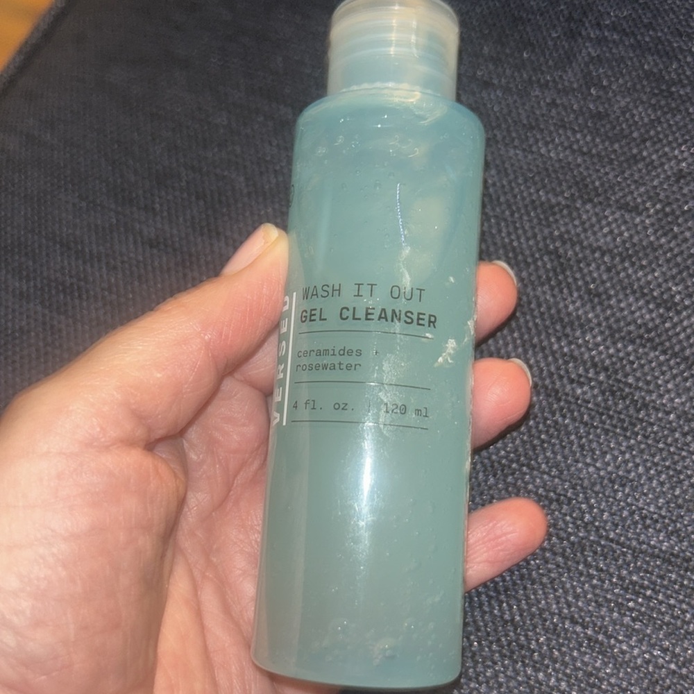 Versed Wash It Out Gel Cleanser - Blue and Smoothing eye cream - Picture 2 of 5